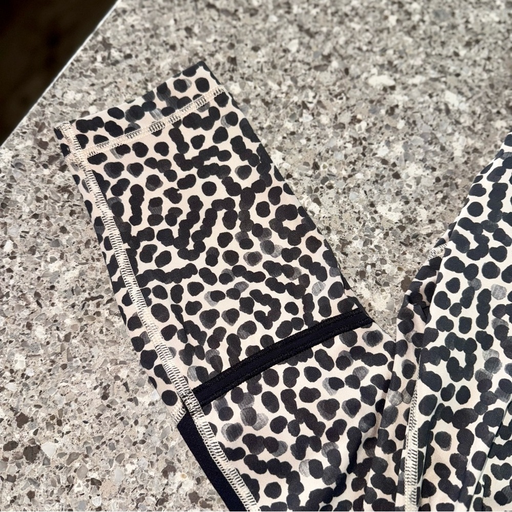 Lululemon Pedal To The Medal 7/8 Tight *Full-On Luxtreme - Size 4 🌟👟 - Picture 9 of 14